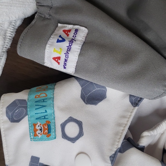 Alva Baby Adjustable Cloth Diaper Covers and Inserts Set of 2 - Picture 4 of 4